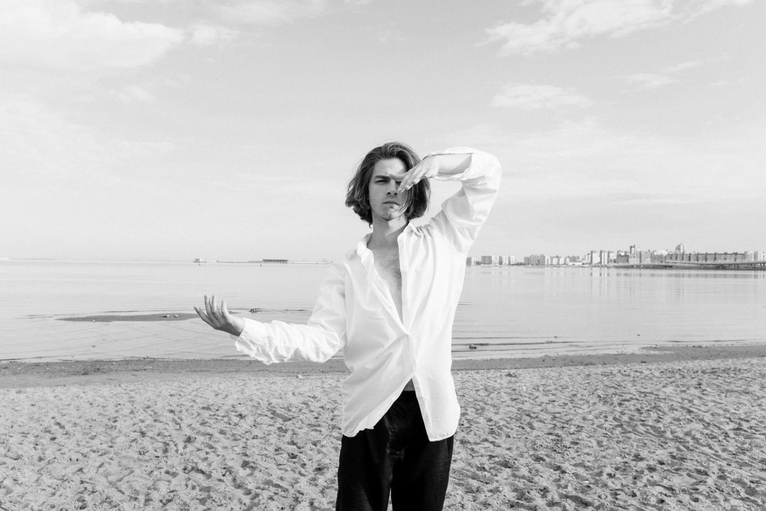 Studenti di danza freestyle durante una sessione di allenamento creativo